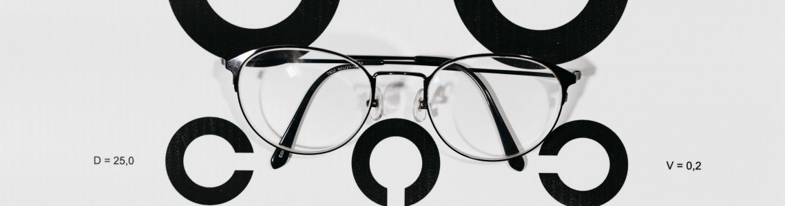 عدسات طبية للنظارات